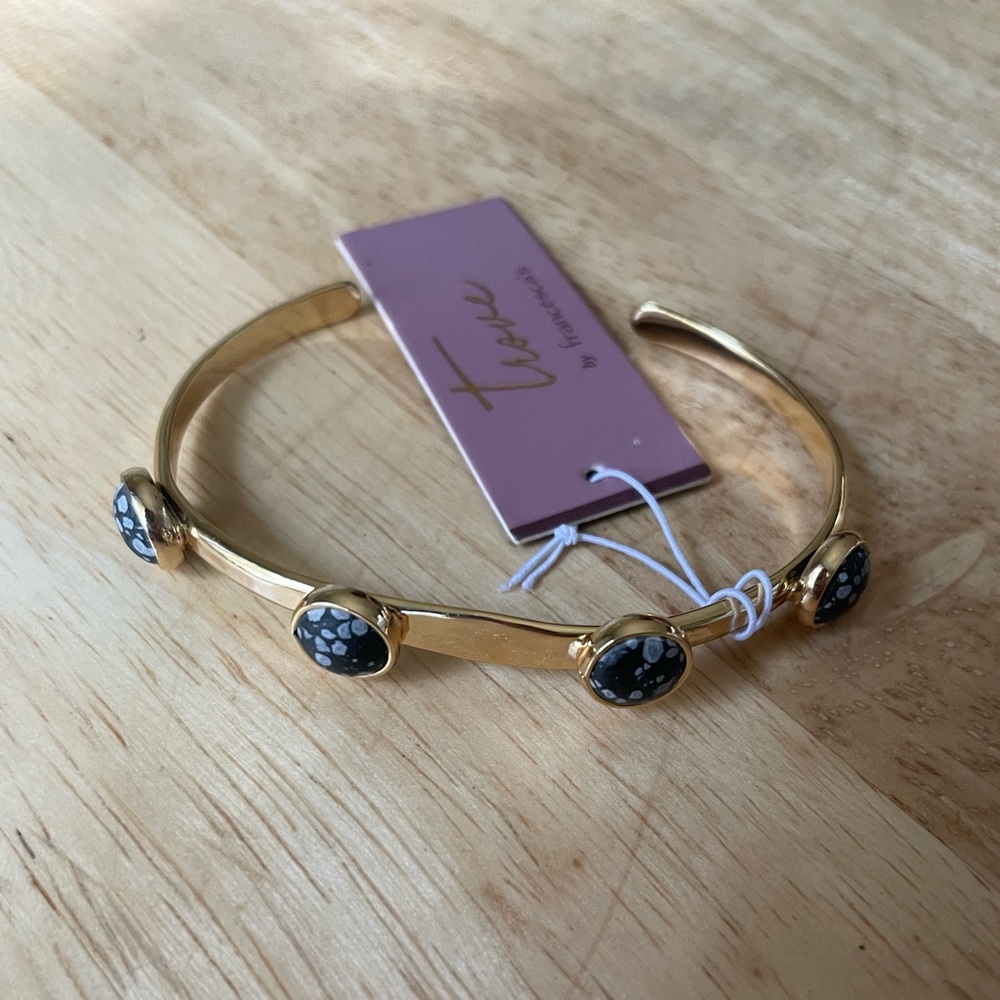 NWT Francesca’s gold cuff bracelet